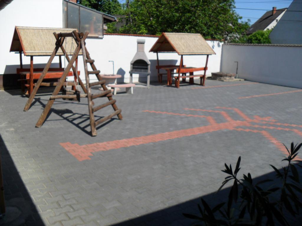 Oazis Apartman Harkány Zewnętrze zdjęcie