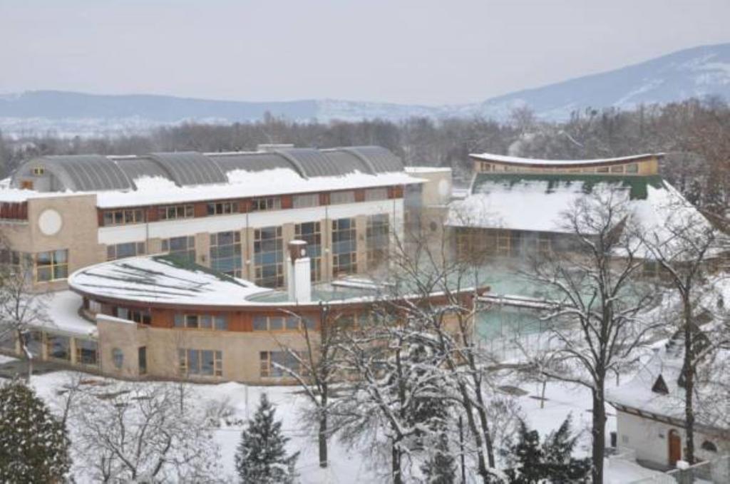 Oazis Apartman Harkány Zewnętrze zdjęcie